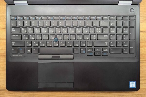 Ноутбук Dell Latitude E5570 / 15.6" (1920x1080) IPS / Intel Core i5-6440HQ (4 ядра по 2.6 - 3.5 GHz) / 8 GB DDR4 / 240 GB SSD / Intel HD Graphics 520 / HDMI / WebCam / Windows 10 - Зображення 3