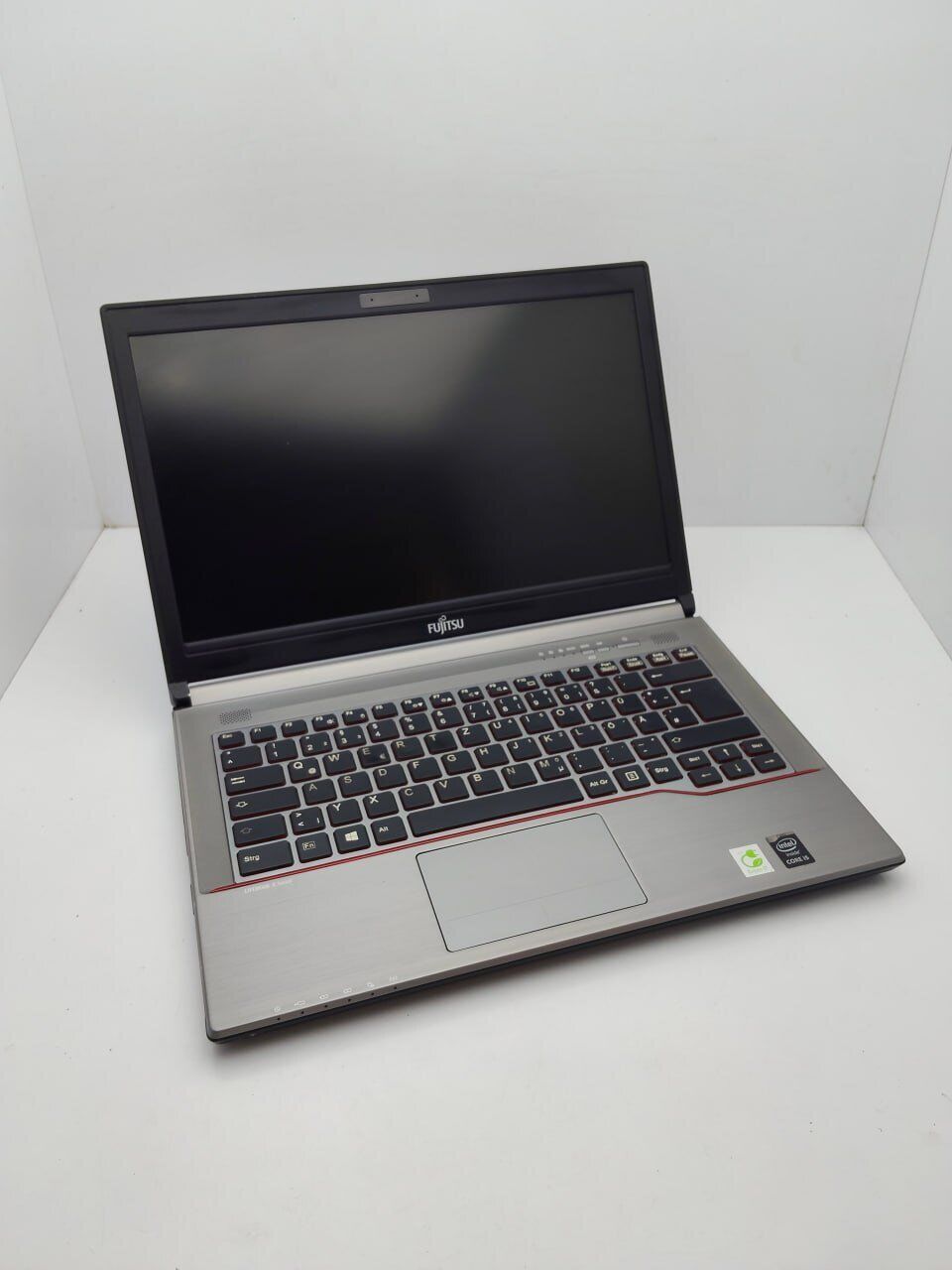 Ноутбук Fujitsu LifeBook E744 / 14" (1600x900) TN / Intel Core i5-4300M (2 (4) ядра по 2.6 - 3.3 GHz) / 8 GB DDR3 / 120 GB SSD / Intel HD Graphics 4600 - Зображення 4