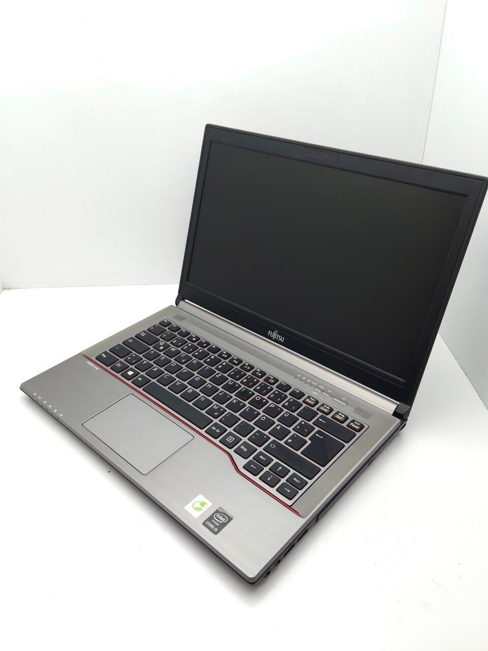 Ноутбук Fujitsu LifeBook E744 / 14" (1600x900) TN / Intel Core i5-4300M (2 (4) ядра по 2.6 - 3.3 GHz) / 8 GB DDR3 / 120 GB SSD / Intel HD Graphics 4600 - Зображення 6
