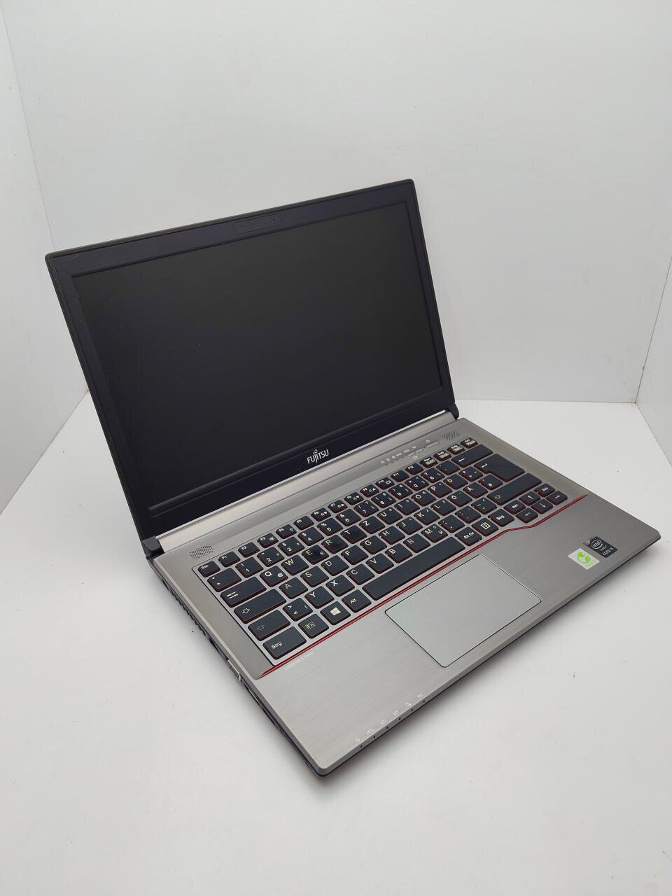 Ноутбук Fujitsu LifeBook E744 / 14" (1600x900) TN / Intel Core i5-4300M (2 (4) ядра по 2.6 - 3.3 GHz) / 8 GB DDR3 / 120 GB SSD / Intel HD Graphics 4600 - Зображення 5
