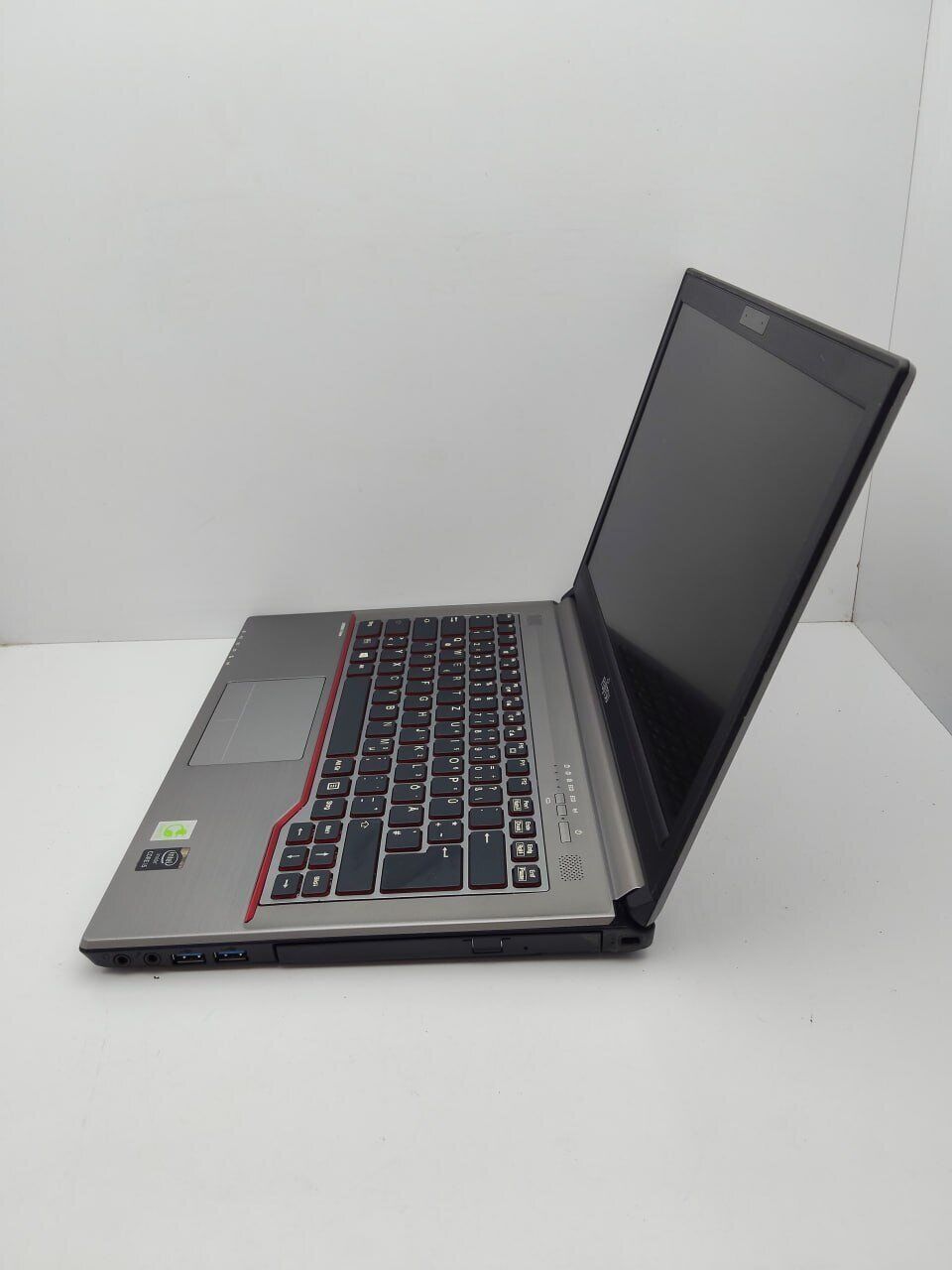 Ноутбук Fujitsu LifeBook E744 / 14" (1600x900) TN / Intel Core i5-4300M (2 (4) ядра по 2.6 - 3.3 GHz) / 8 GB DDR3 / 120 GB SSD / Intel HD Graphics 4600 - Зображення 8
