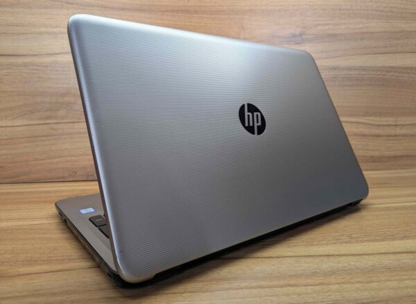 Ноутбук HP 15-ay041wm / 15.6" (1366x768) TN Touch / Intel Core i3-6100U (2 (4) ядра по 2.3 GHz) / 8 GB DDR4 / 180 GB SSD / Intel HD Graphics 520 / WebCam / Windows 10 - Зображення 6