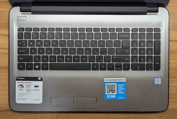 Ноутбук HP 15-ay041wm / 15.6" (1366x768) TN Touch / Intel Core i3-6100U (2 (4) ядра по 2.3 GHz) / 8 GB DDR4 / 180 GB SSD / Intel HD Graphics 520 / WebCam / Windows 10 - Зображення 3