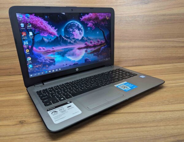 Ноутбук HP 15-ay041wm / 15.6" (1366x768) TN Touch / Intel Core i3-6100U (2 (4) ядра по 2.3 GHz) / 8 GB DDR4 / 180 GB SSD / Intel HD Graphics 520 / WebCam / Windows 10 - Зображення 4