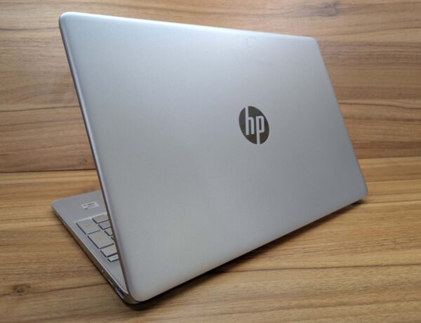 Ноутбук HP 15-dy1043dx / 15.6" (1366x768) TN Touch / Intel Core i5-1035G1 (4 (8) ядра по 1.0 - 3.6 GHz) / 16 GB DDR4 / 512 GB SSD / Intel UHD Graphics / WebCam / Windows 10 - Зображення 6