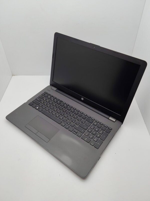 Ноутбук HP 250 G6 / 15.6" (1366x768) TN / Intel Core i3-7020U (2 (4) ядра по 2.3 GHz) / 8 GB DDR4 / 180 GB SSD / AMD Radeon R5 M330, 2 GB GDDR3, 64-bit / WebCam - Зображення 5