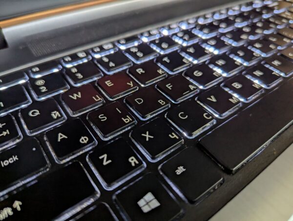 Ноутбук HP ProBook 450 G2 / 15.6" (1366x768) TN / Intel Core i7-4510U (2 (4) ядра по 2.0 - 3.1 GHz) / 8 GB DDR3 / 240 GB SSD / Intel HD Graphics 4400 / WebCam / Fingerprint / Windows 10 - Зображення 6