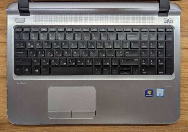 Ноутбук HP ProBook 450 G3 / 15.6" (1366x768) TN / Intel Core i5-6200U (2 (4) ядра по 2.3 - 2.8 GHz) / 8 GB DDR3 / 240 GB SSD / Intel HD Graphics 520 / WebCam / Fingerprint / Windows 10 - Зображення 3