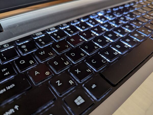 Ноутбук HP ProBook 450 G3 / 15.6" (1366x768) TN / Intel Core i5-6200U (2 (4) ядра по 2.3 - 2.8 GHz) / 8 GB DDR3 / 240 GB SSD / Intel HD Graphics 520 / WebCam / Fingerprint / Windows 10 - Зображення 6