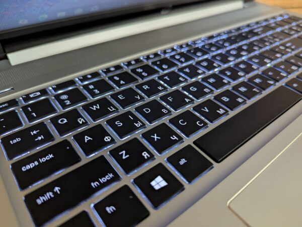 Ноутбук HP ProBook 450 G6 / 15.6" (1366x768) TN Touch / Intel Core i5-8265U (4 (8) ядра по 1.6 - 3.9 GHz) / 16 GB DDR4 / 480 GB SSD / Intel UHD Graphics / Fingerprint / WebCam / Windows 10 - Зображення 6