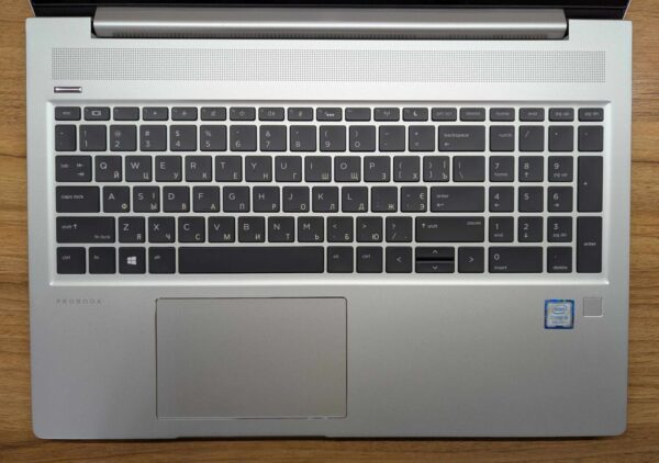 Ноутбук HP ProBook 450 G6 / 15.6" (1366x768) TN Touch / Intel Core i5-8265U (4 (8) ядра по 1.6 - 3.9 GHz) / 16 GB DDR4 / 480 GB SSD / Intel UHD Graphics / Fingerprint / WebCam / Windows 10 - Зображення 3