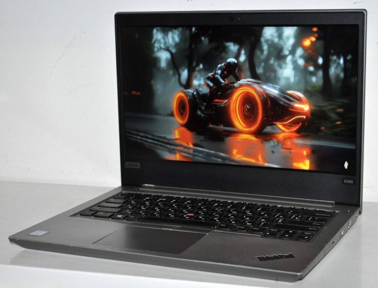 Ноутбук Б-клас Lenovo ThinkPad E480 / 14" (1920x1080) IPS / Intel Core i5-7200U (2 (4) ядра по 2.5 - 3.1 GHz) / 16 GB DDR4 / 480 GB SSD / Intel UHD Graphics 620 / WebCam / Windows 11 Pro - Зображення 4