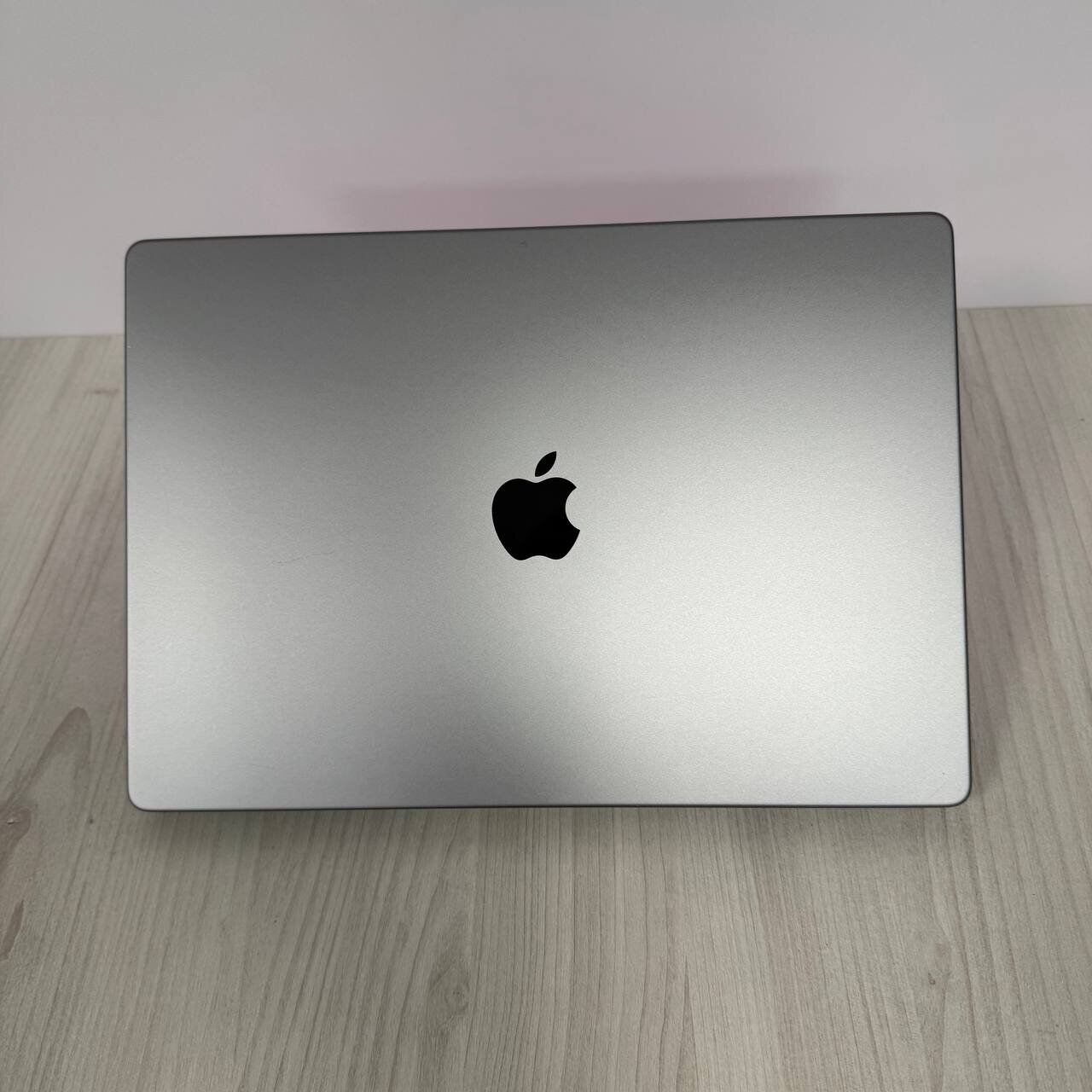 Ультрабук Apple MacBook Pro 16 2021 A2485 / 16.2" (3456x2234) IPS / Apple M1 Pro (10 ядер по 3.2 GHz) / 16 GB DDR5 / 1000 GB SSD / Apple M1 Pro Graphics / WebCam / MacOS - Зображення 3