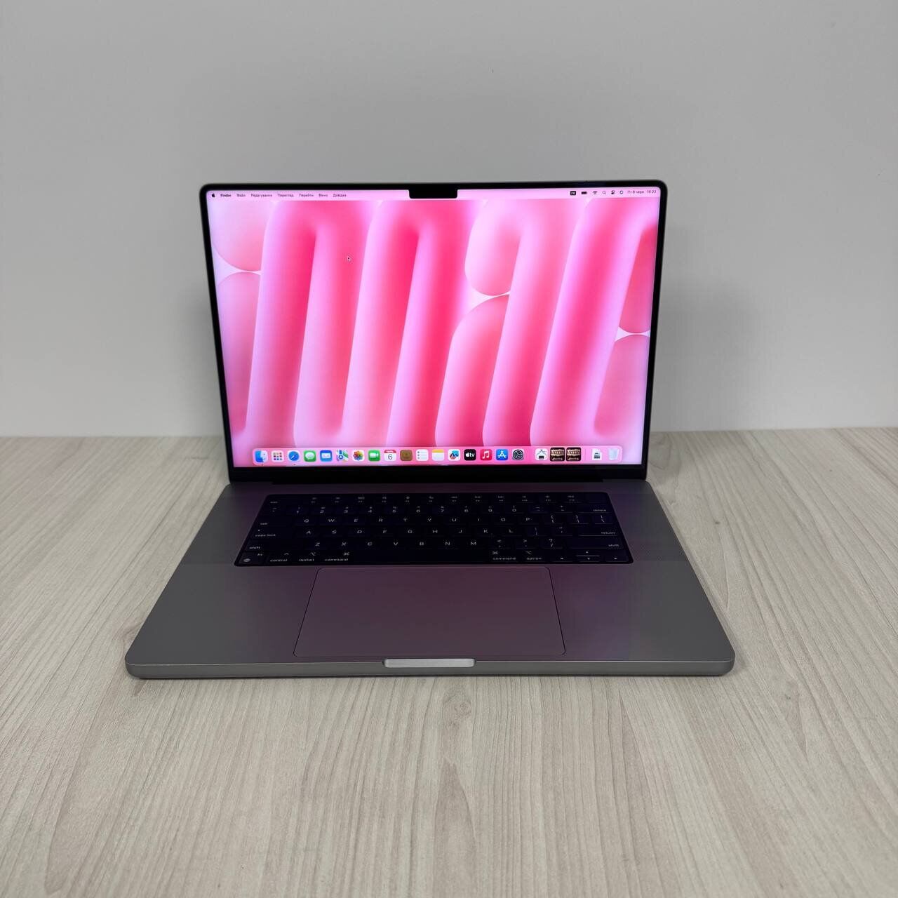 Ультрабук Apple MacBook Pro 16 2021 A2485 / 16.2" (3456x2234) IPS / Apple M1 Pro (10 ядер по 3.2 GHz) / 16 GB DDR5 / 1000 GB SSD / Apple M1 Pro Graphics / WebCam / MacOS - Зображення 2