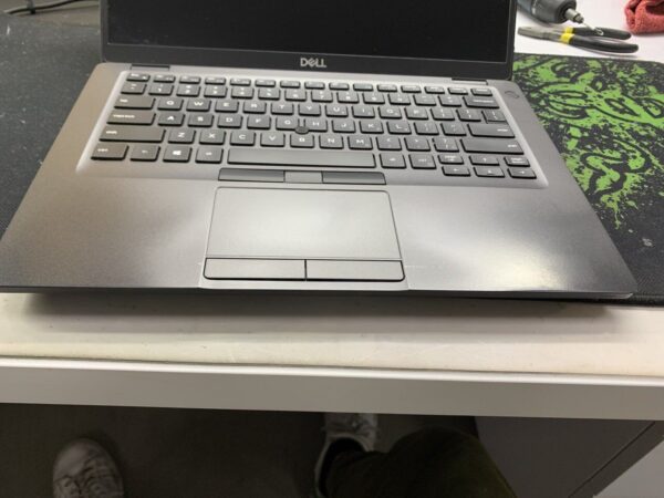 Ультрабук Б-клас Dell Latitude 5401 / 14" (1920x1080) IPS / Intel Core i7-9850H (6 (12) ядер по 2.6 - 4.6 GHz) / 16 GB DDR4 / 480 GB SSD / Intel UHD Graphics 630 / WebCam - Зображення 3