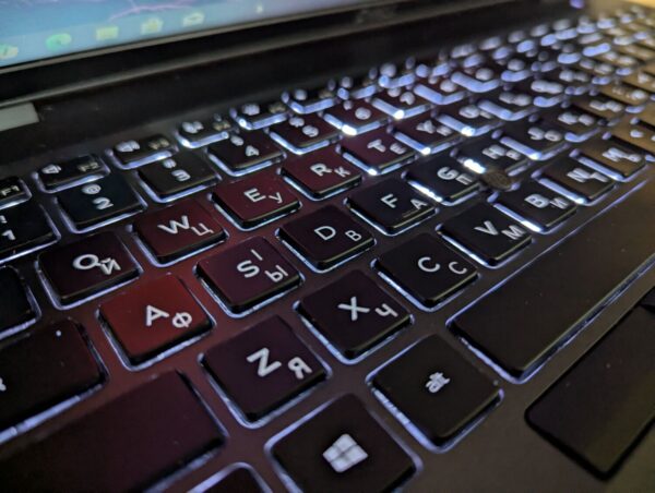 Ультрабук Б-клас Dell Latitude 5500 / 15.6" (1366x768) TN / Intel Core i5-8365U (4 (8) ядра по 1.6 - 4.1 GHz) / 8 GB DDR4 / 256 GB SSD / Intel UHD Graphics 620 / WebCam / Windows 10 - Зображення 6