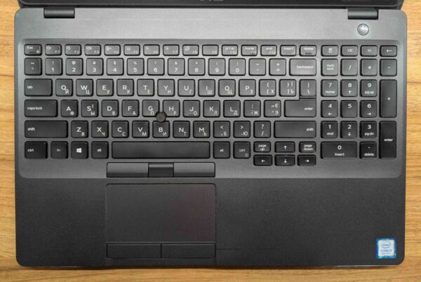 Ультрабук Б-клас Dell Latitude 5500 / 15.6" (1366x768) TN / Intel Core i5-8365U (4 (8) ядра по 1.6 - 4.1 GHz) / 8 GB DDR4 / 256 GB SSD / Intel UHD Graphics 620 / WebCam / Windows 10 - Зображення 3