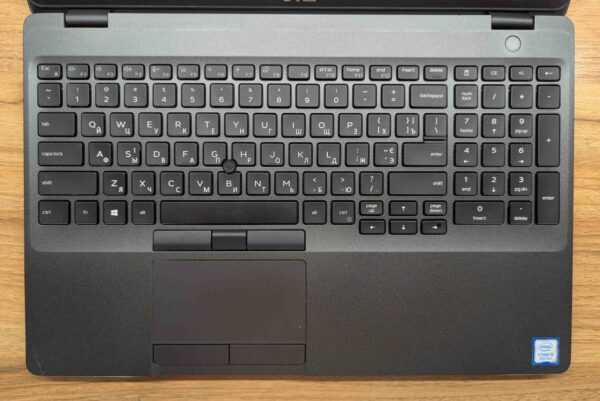 Ультрабук Б-клас Dell Latitude 5500 / 15.6" (1920x1080) IPS / Intel Core i5-8365U (4 (8) ядра по 1.6 - 4.1 GHz) / 16 GB DDR4 / 512 GB SSD / Intel UHD Graphics / WebCam / HDMI / Windows 10 - Зображення 4