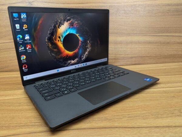 Ультрабук Б-клас Dell Latitude 7420 / 14" (1920x1080) IPS / Intel Core i5-1145G7 (4 (8) ядра по 2.6 - 4.4 GHz) / 8 GB DDR4 / 512 GB SSD / Intel Iris Xe Graphics / WebCam / Windows 10 - Зображення 4
