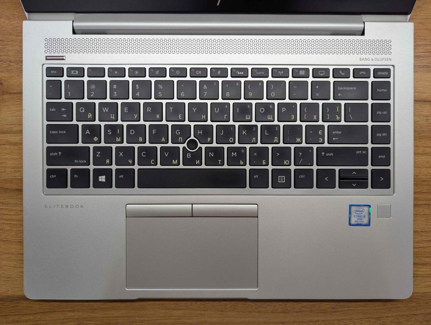 Ультрабук Б-клас HP EliteBook 840 G5 / 14" (1920x1080) IPS / Intel Core i5-8350U (4 (8) ядра по 1.7 - 3.6 GHz) / 8 GB DDR4 / 256 GB SSD / Intel UHD Graphics 620 / WebCam / Fingerprint / Windows 10 - Зображення 4