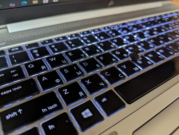 Ультрабук Б-клас HP EliteBook 850 G5 / 15.6" (1920x1080) IPS / Intel Core i7-7600U (2 (4) ядра по 2.8 - 3.9 GHz) / 16 GB DDR4 / 512 GB SSD / Intel HD Graphics 620 / HDMI / Fingerprint / Windows 10 - Зображення 7