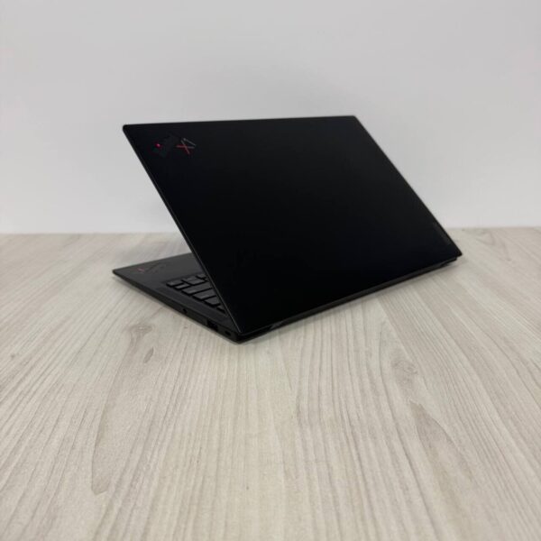 Ультрабук Lenovo ThinkPad X1 Carbon Gen 9 / 14" (1920x1200) IPS / Intel Core i7-1185G7 (4 (8) ядра по 3.0 - 4.8 GHz) / 16 GB DDR4 / 512 GB SSD NVMe / Intel Iris Xe Graphics / WebCam - Зображення 6