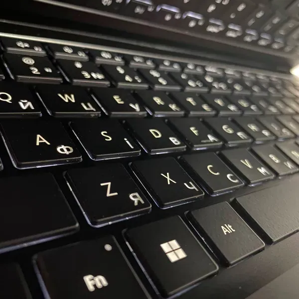 Ультрабук Б-клас Microsoft Surface Laptop 4 / 13.5" (2256x1504) IPS / Intel Core i7-1185G7 (4 (8) ядра по 3.0 - 4.8 GHz) / 16 GB DDR4 / 256 GB SSD / Intel Iris Xe Graphics / USB Type-C / WebCam - Зображення 6