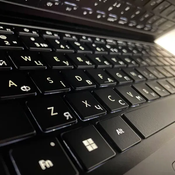 Ультрабук Б-клас Microsoft Surface Laptop 4 / 13.5" (2256x1504) IPS / Intel Core i7-1185G7 (4 (8) ядра по 3.0 - 4.8 GHz) / 16 GB DDR4 / 256 GB SSD / Intel Iris Xe Graphics / WebCam / USB Type-C - Зображення 6