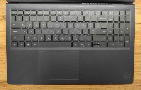 Ультрабук Dell Inspiron 15 3535 / 15.6" (1920x1080) IPS / AMD Ryzen 7 7730U (8 (16) ядер по 2.0 - 4.5 GHz) / 16 GB DDR4 / 512 GB SSD / AMD Radeon RX Vega 8 / WebCam / HDMI / Windows 11 - Зображення 3