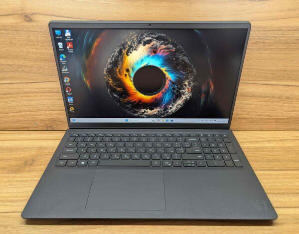Ультрабук Dell Inspiron 15 3535 / 15.6" (1920x1080) IPS / AMD Ryzen 7 7730U (8 (16) ядер по 2.0 - 4.5 GHz) / 16 GB DDR4 / 512 GB SSD / AMD Radeon RX Vega 8 / WebCam / HDMI / Windows 11 - Зображення 2