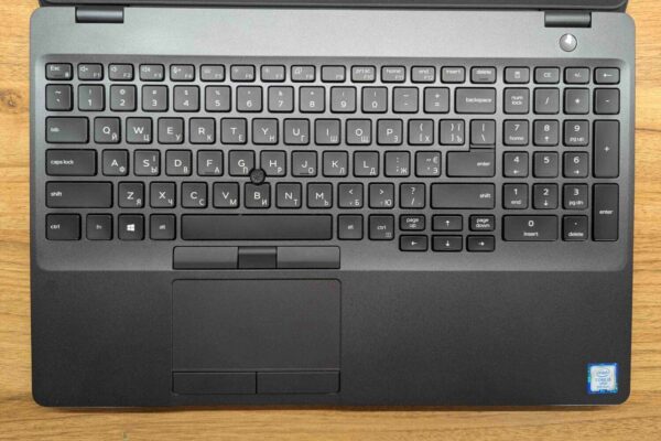 Ультрабук Dell Latitude 5501 / 15.6" (1920x1080) IPS / Intel Core i5-9400H (4 (8) ядра по 2.5 - 4.3 GHz) / 16 GB DDR4 / 512 GB SSD / Intel UHD Graphics 630 / WebCam / Windows 10 - Зображення 3