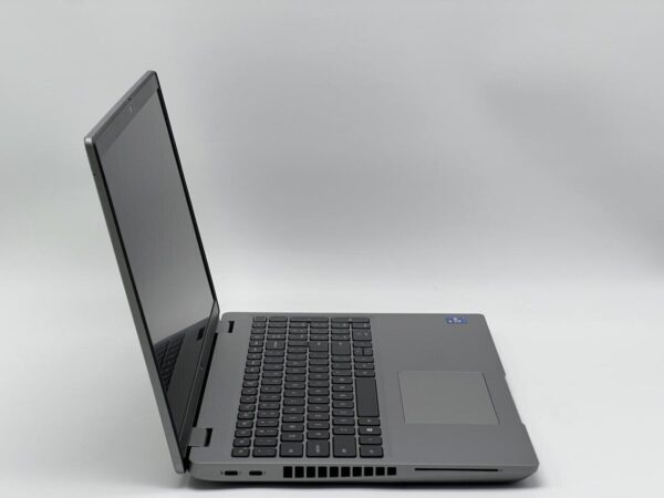Ультрабук Dell Latitude 5521 / 15.6" (1920x1080) IPS / Intel Core i7-11850H (8 (16) ядер по 2.5 - 4.8 GHz) / 16 GB DDR4 / 240 GB SSD / nVidia GeForce MX450, 2 GB GDDR6, 64-bit / WebCam - Зображення 4
