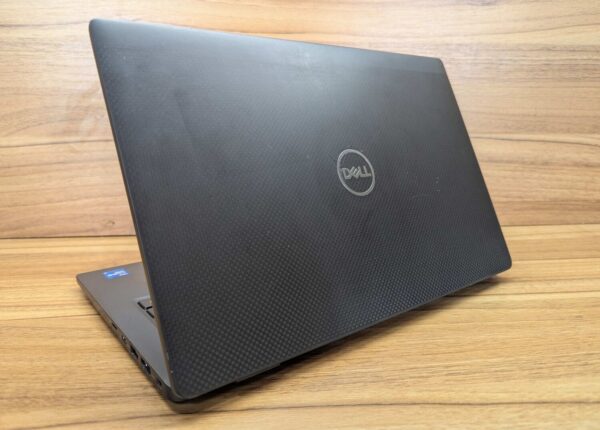 Ультрабук Dell Latitude 7420 / 14" (1920x1080) IPS / Intel Core i5-1145G7 (4 (8) ядра по 2.6 - 4.4 GHz) / 8 GB DDR4 / 256 GB SSD / Intel Iris Xe Graphics / WebCam / Windows 10 - Зображення 7