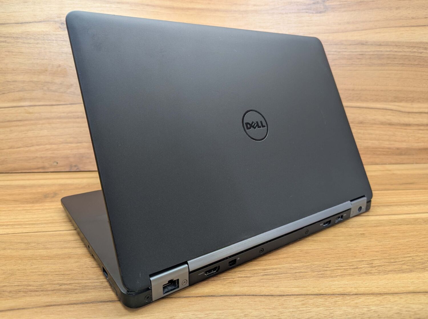 Ультрабук Dell Latitude E7470 / 14" (1600x900) TN / Intel Core i5-6300U (2 (4) ядра по 2.4 - 3.0 GHz) / 8 GB DDR4 / 240 GB SSD / Intel HD Graphics 520 / HDMI / WebCam / Windows 10 - Зображення 7