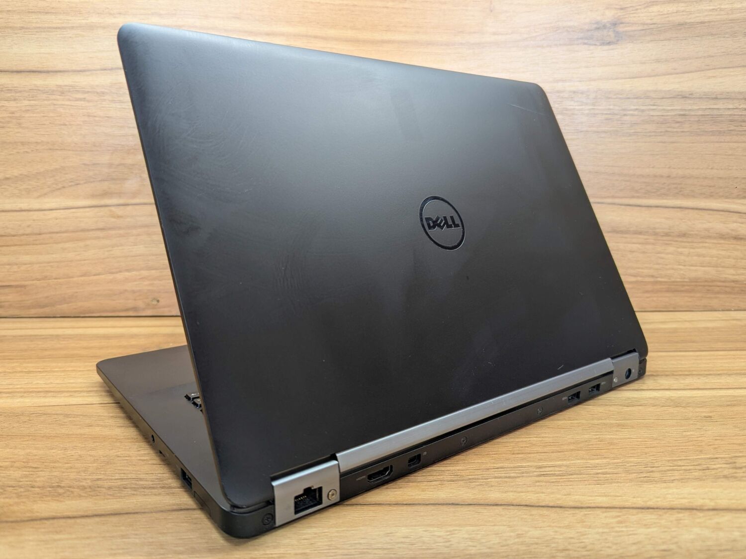 Ультрабук Dell Latitude E7470 / 14" (1920x1080) IPS / Intel Core i7-6600U (2 (4) ядра по 2.6 - 3.4 GHz) / 8 GB DDR4 / 256 GB SSD / Intel HD Graphics 520 / HDMI / WebCam / Windows 10 - Зображення 7
