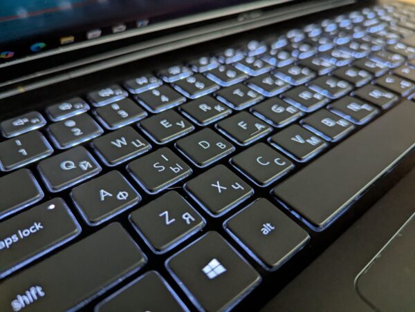 Ультрабук Dell Vostro 5590 / 15.6" (1920x1080) IPS / Intel Core i5-10210U (4 (8) ядра по 1.6 - 4.2 GHz) / 16 GB DDR4 / 512 GB SSD / Intel UHD Graphics / WebCam / Windows 10 - Зображення 6
