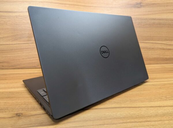 Ультрабук Dell Vostro 5590 / 15.6" (1920x1080) IPS / Intel Core i5-10210U (4 (8) ядра по 1.6 - 4.2 GHz) / 16 GB DDR4 / 512 GB SSD / Intel UHD Graphics / WebCam / Windows 10 - Зображення 7