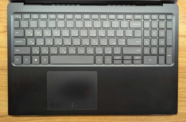 Ультрабук Dell Vostro 5590 / 15.6" (1920x1080) IPS / Intel Core i5-10210U (4 (8) ядра по 1.6 - 4.2 GHz) / 16 GB DDR4 / 512 GB SSD / Intel UHD Graphics / WebCam / Windows 10 - Зображення 3