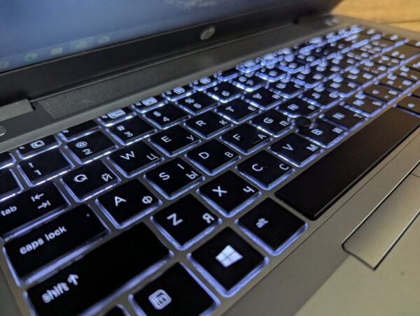 Ультрабук HP EliteBook 840 G4 / 14" (1366x768) TN / Intel Core i7-7600U (2 (4) ядра по 2.8 - 3.9 GHz) / 8 GB DDR4 / 240 GB SSD / Intel HD Graphics 620 / WebCam / Fingerprint / Windows 10 - Зображення 6