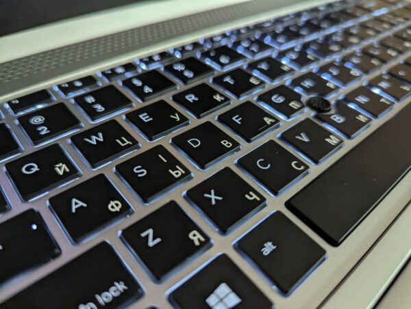 Ультрабук HP EliteBook 840 G5 / 14" (1920x1080) IPS / Intel Core i5-8250U (4 (8) ядра по 1.6 - 3.4 GHz) / 16 GB DDR4 / 512 GB SSD / Intel UHD Graphics 620 / WebCam / TouchID / Windows 10 - Зображення 6