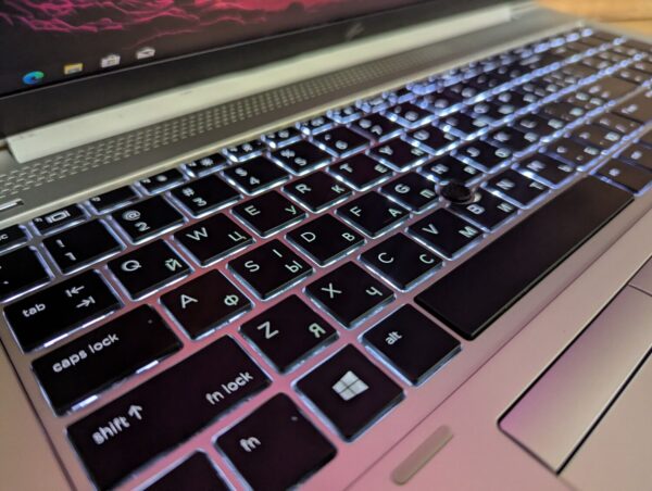 Ультрабук HP EliteBook 850 G5 / 15.6" (1920x1080) IPS / Intel Core i7-7600U (2 (4) ядра по 2.8 - 3.9 GHz) / 16 GB DDR4 / 1000 GB SSD / Intel HD Graphics 620 / WebCam / Fingerprint / Windows 10 - Зображення 6