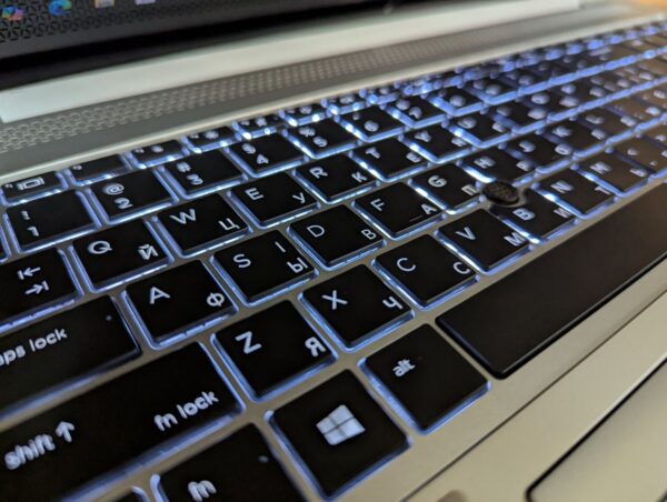 Ультрабук HP EliteBook 850 G5 / 15.6" (1920x1080) IPS Touch / Intel Core i5-8350U (4 (8) ядра по 1.7 - 3.6 GHz) / 32 GB DDR4 / 1000 GB SSD / Intel UHD Graphics 620 / WebCam / Fingerprint / Windows 10 - Зображення 6