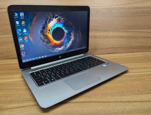 Ультрабук HP EliteBook Folio 1040 G3 / 14" (1920x1080) IPS / Intel Core i5-6200U (2 (4) ядра по 2.3 - 2.8 GHz) / 8 GB DDR4 / 256 GB SSD / Intel HD Graphics 520 / WebCam / Fingerprint / Windows 10 - Зображення 4