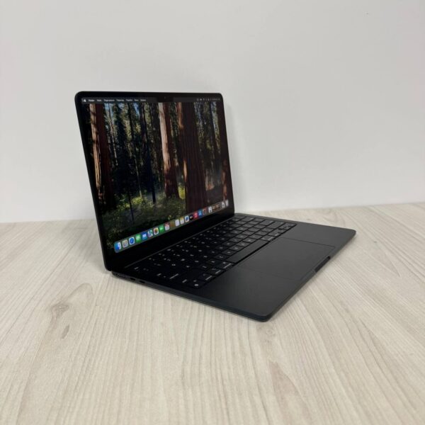 Ультрабук Apple MacBook Air 13 M3 A3113 (2024) / 13.3" (2560x1664) IPS / Apple M3 (8 ядер по 2.7 - 4.1 GHz) / 16 GB DDR5 / 250 GB SSD / Apple M3 Graphics / WebCam / MacOS - Зображення 4
