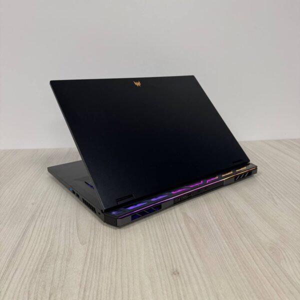 Ігровий ноутбук Acer Predator Helios 18 PH18-71 / 18" (1920x1200) IPS / Intel Core i7-13700HX (16 (24) ядер по 3.7 - 5.0 GHz) / 16 GB DDR5 / 1000 GB SSD NVMe / nVidia GeForce RTX 4060, 8 GB GDDR6, 128-bit / WebCam - Зображення 6