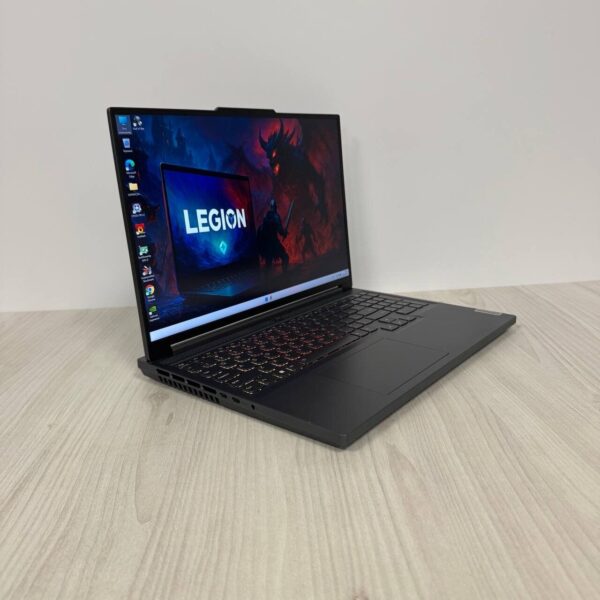 Ігровий ноутбук Lenovo Legion Slim 5 16APH8 / 16" (2560x1600) IPS / AMD Ryzen 7 7840HS (8 (16) ядер по 3.8 - 5.1 GHz) / 16 GB DDR5 / 512 GB SSD NVMe / nVidia GeForce RTX 4060, 8 GB GDDR6, 128-bit / WebCam - Зображення 4