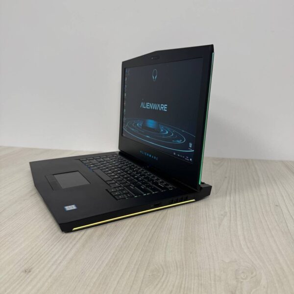 Ігровий ноутбук Б-клас Dell Alienware 15 R3 / 15.6" (1920x1080) IPS / Intel Core i7-7700HQ (4 (8) ядра по 2.8 - 3.8 GHz) / 16 GB DDR4 / 128 GB SSD M.2 + 1000 GB HDD / nVidia GeForce GTX 1060, 6 GB GDDR5, 192-bit / WebCam - Зображення 5