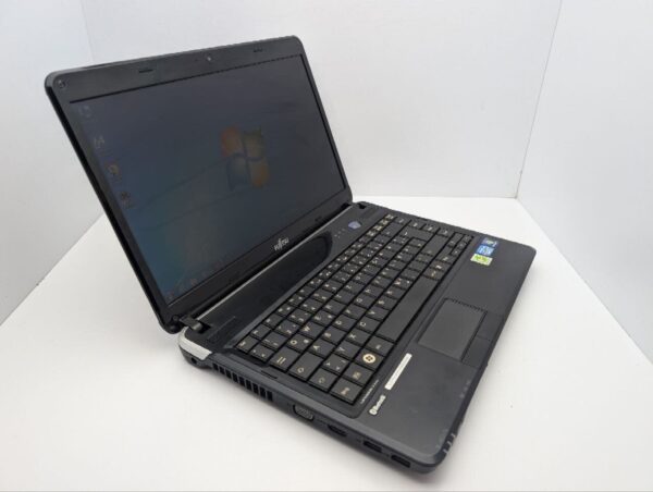 Ноутбук Fujitsu LifeBook LH531 / 14" (1366x768) TN / Intel Core i5-2430M (2 (4) ядра по 2.4 - 3.0 GHz) / 6 GB DDR3 / 500 GB HDD / Intel HD Graphics 3000 / WebCam / DVD-ROM - Зображення 5