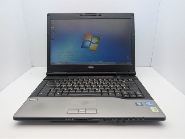 Ноутбук Fujitsu LifeBook S752 / 14" (1366x768) TN / Intel Core i5-3320M (2 (4) ядра по 2.6 - 3.3 GHz) / 6 GB DDR3 / 500 GB HDD / Intel HD Graphics 4400 - Зображення 2