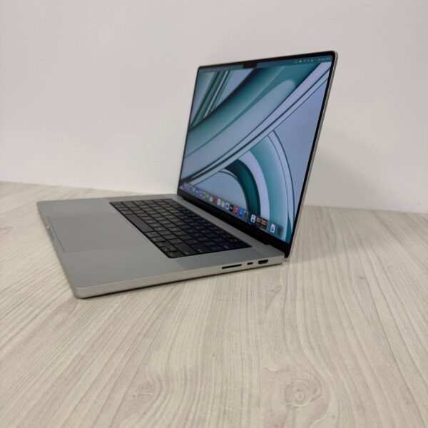 Ультрабук Б-клас Apple MacBook Pro 16 A3403 (2024) / 16.2" (3456x2234) IPS / Apple M4 Pro (14 ядер по 2.6 - 4.5 GHz) / 24 GB DDR5 / 500 GB SSD / Apple M4 Pro Graphics / WebCam / MacOS - Зображення 5